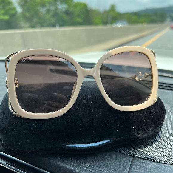 Gucci luxurious oversized sunglasses ⭐️⭐️⭐️ - Picture 4 of 14